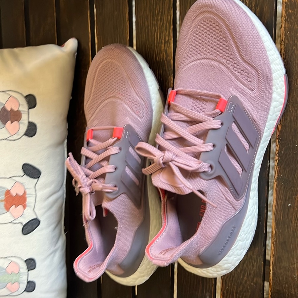 Adidas women shoe